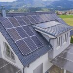 Avantajele sistemelor fotovoltaice hibride în locuințele moderne