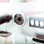 Impactul vibrațiilor și umidității asupra componentelor electrice