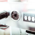 Impactul vibrațiilor și umidității asupra componentelor electrice