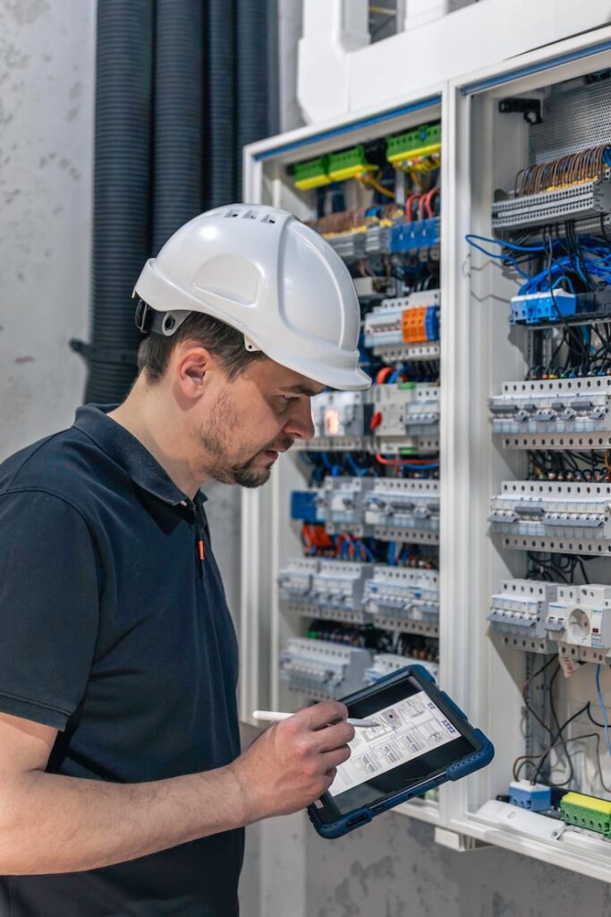 Ce presupune verificarea echipamentelor mobile din punct de vedere electric