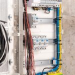 Instalațiile electrice în hale industriale – provocări și bune practici